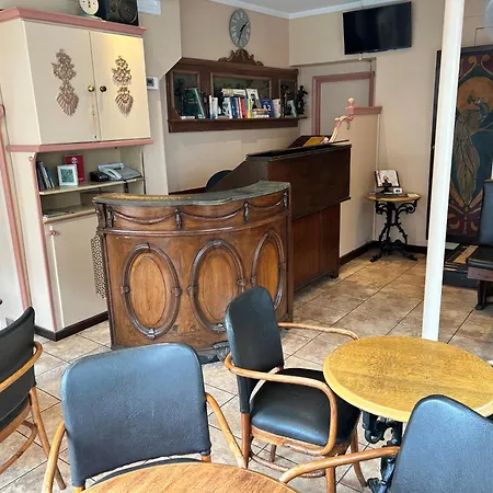 La Gaffe - Bed And Breakfast-3